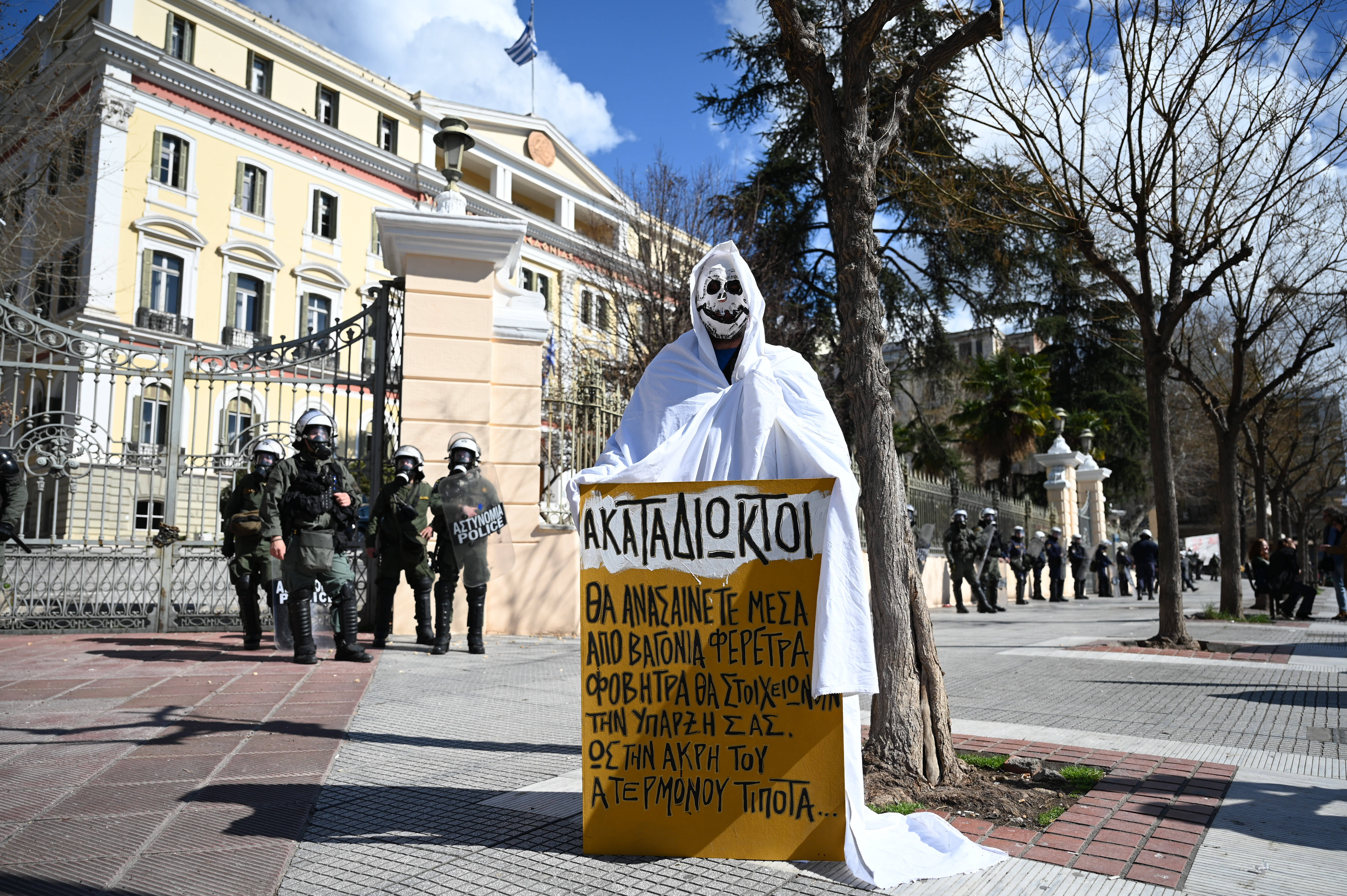 Proteste violente în Grecia, după dezastrul feroviar în care a murit și un român. Ciocniri între poliţie şi manifestanţi - Imaginea 9