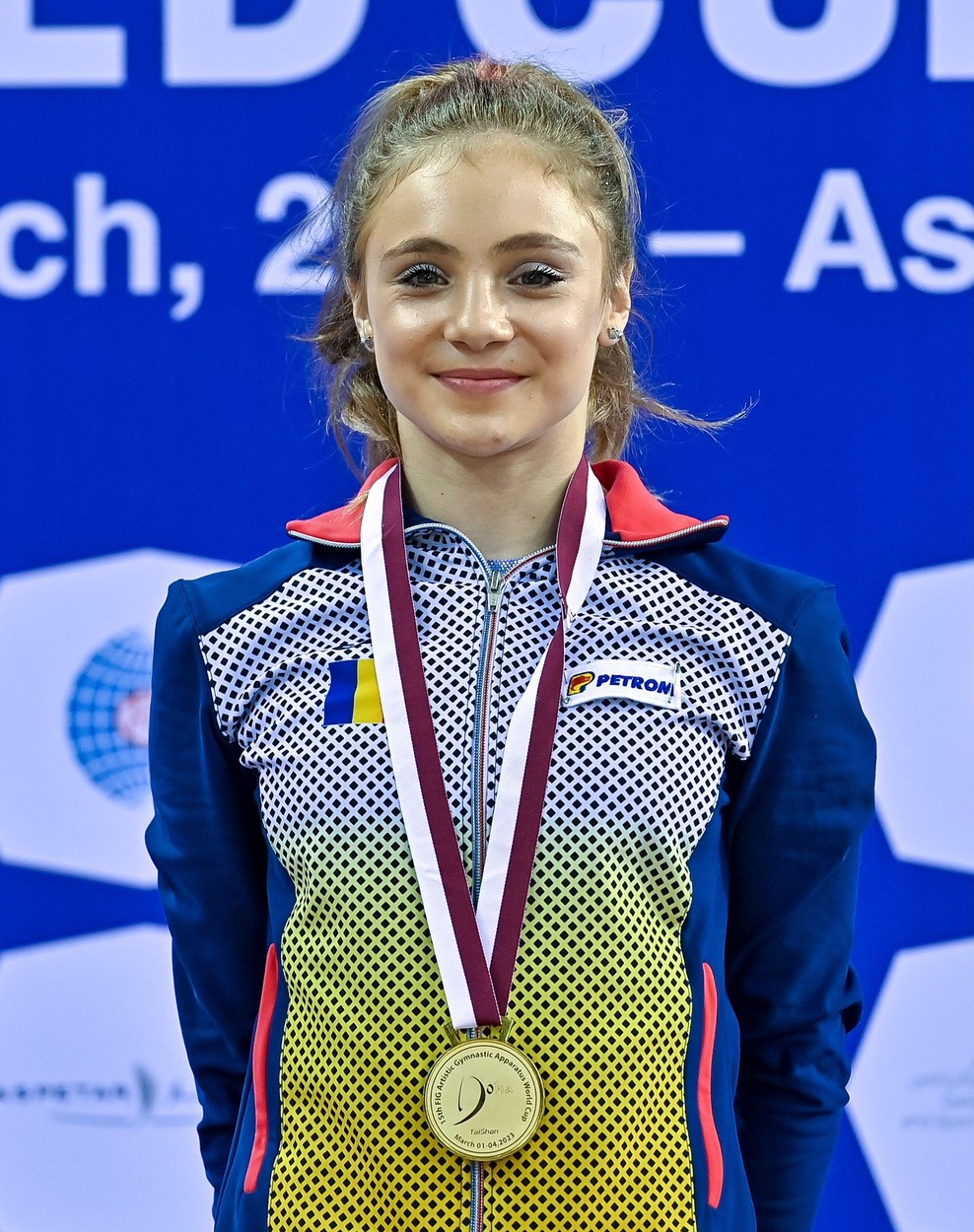 Sabrina Maneca Voinea, noua stea a gimnasticii românești. A luat la două medalii de aur la Cupa Mondială de la Doha. FOTO - Imaginea 2