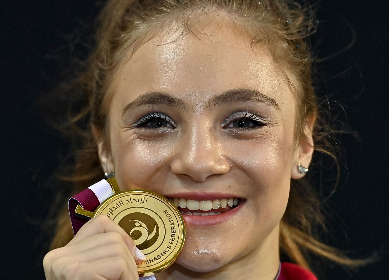 Sabrina Maneca Voinea, noua stea a gimnasticii românești. A luat la două medalii de aur la Cupa Mondială de la Doha. FOTO - Imaginea 3