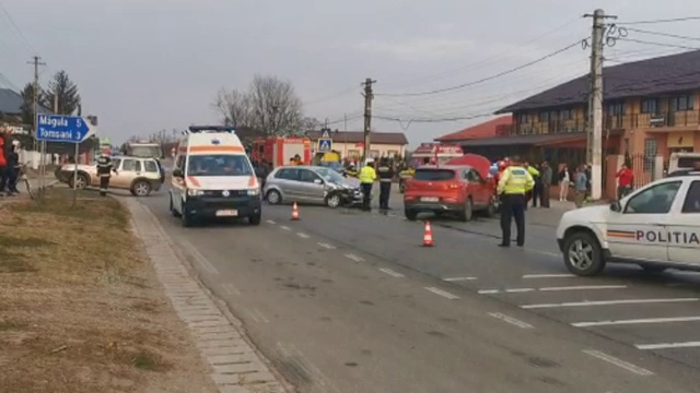 Carambol pe DN1, în Prahova. Mai multe mașini, implicate într-un accident. GALERIE FOTO - Imaginea 5