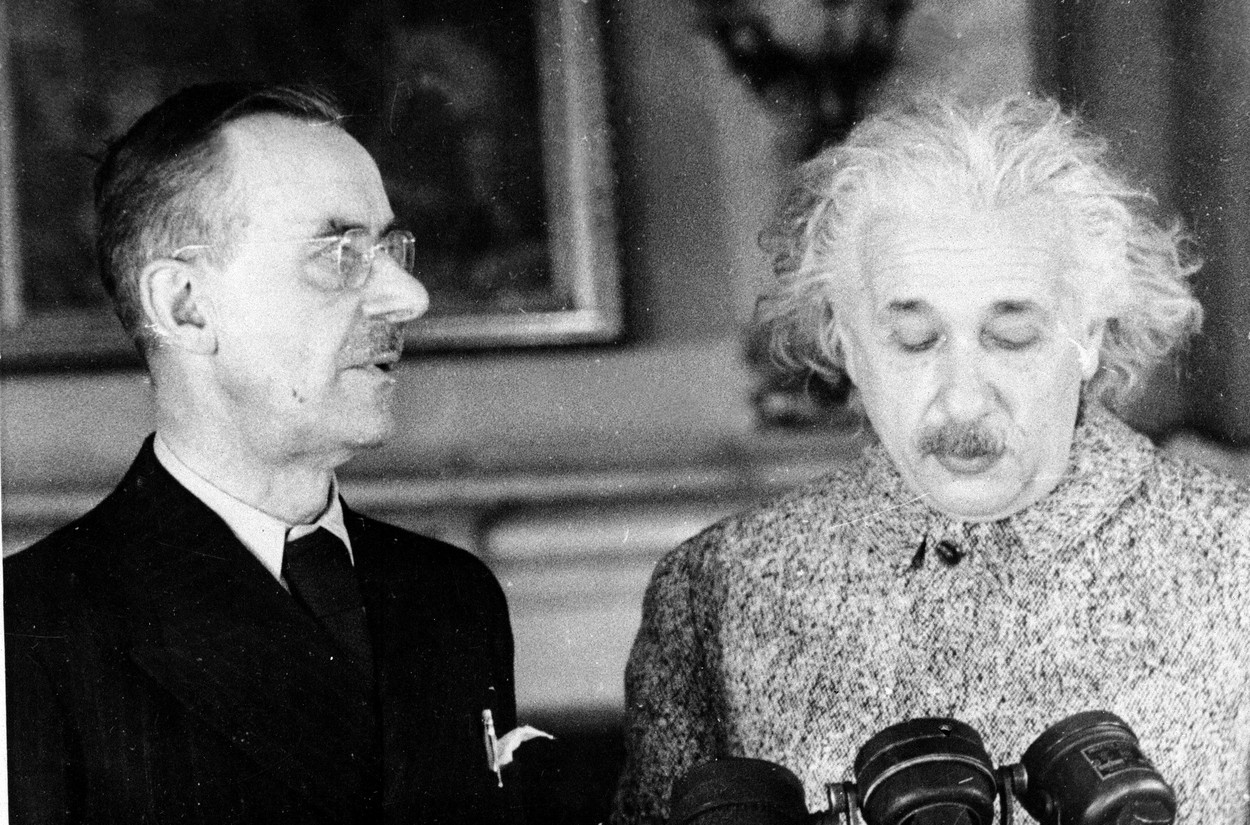 Opt lucruri neștiute despre Albert Einstein. S-a căsătorit cu verișoara sa primară și a avut o aventură cu o spioană rusă - Imaginea 5