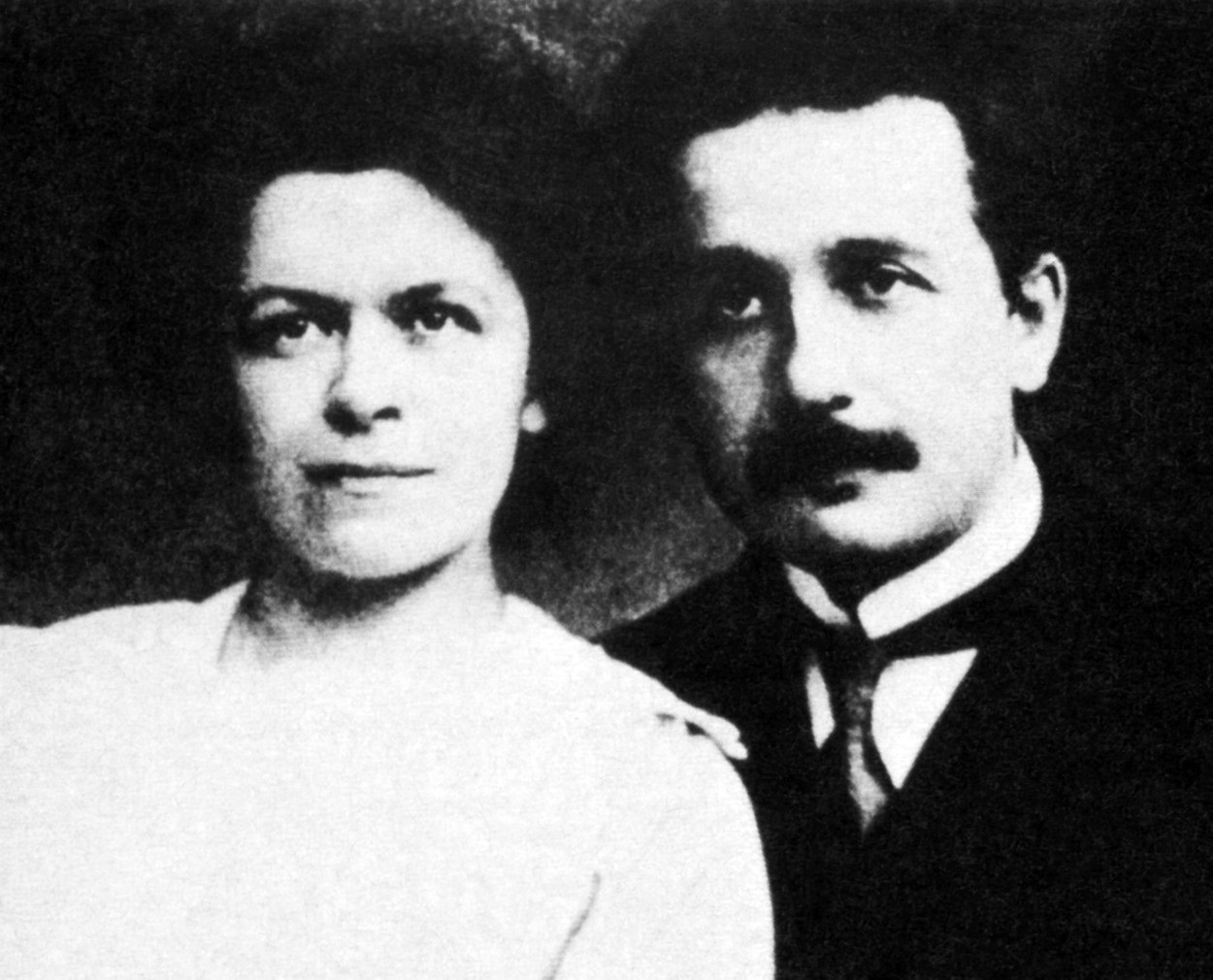 Opt lucruri neștiute despre Albert Einstein. S-a căsătorit cu verișoara sa primară și a avut o aventură cu o spioană rusă - Imaginea 6