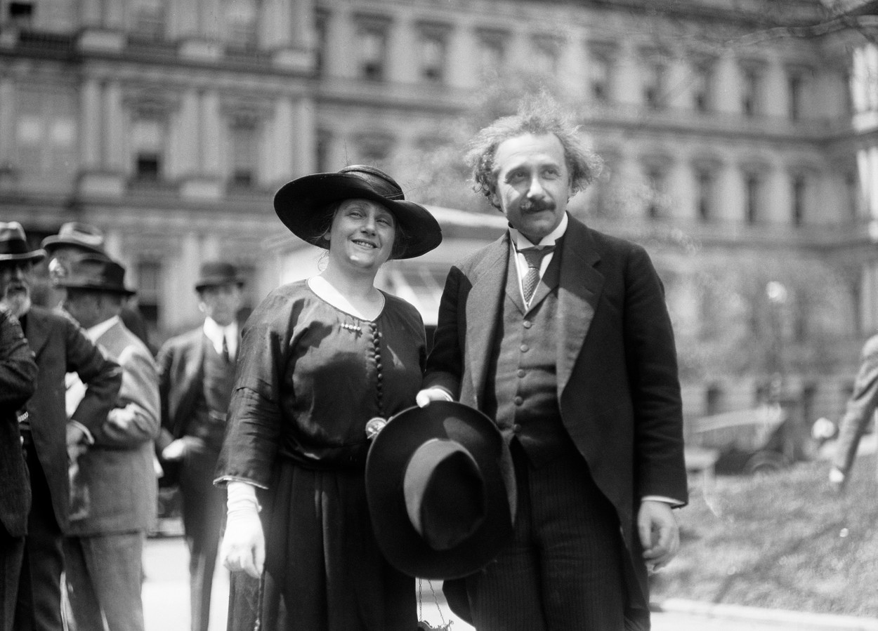 Opt lucruri neștiute despre Albert Einstein. S-a căsătorit cu verișoara sa primară și a avut o aventură cu o spioană rusă - Imaginea 10