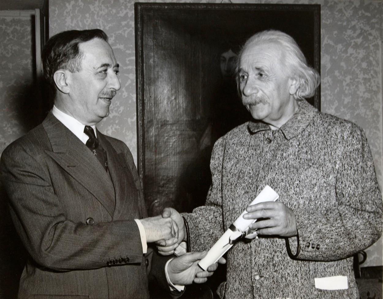 Opt lucruri neștiute despre Albert Einstein. S-a căsătorit cu verișoara sa primară și a avut o aventură cu o spioană rusă - Imaginea 11