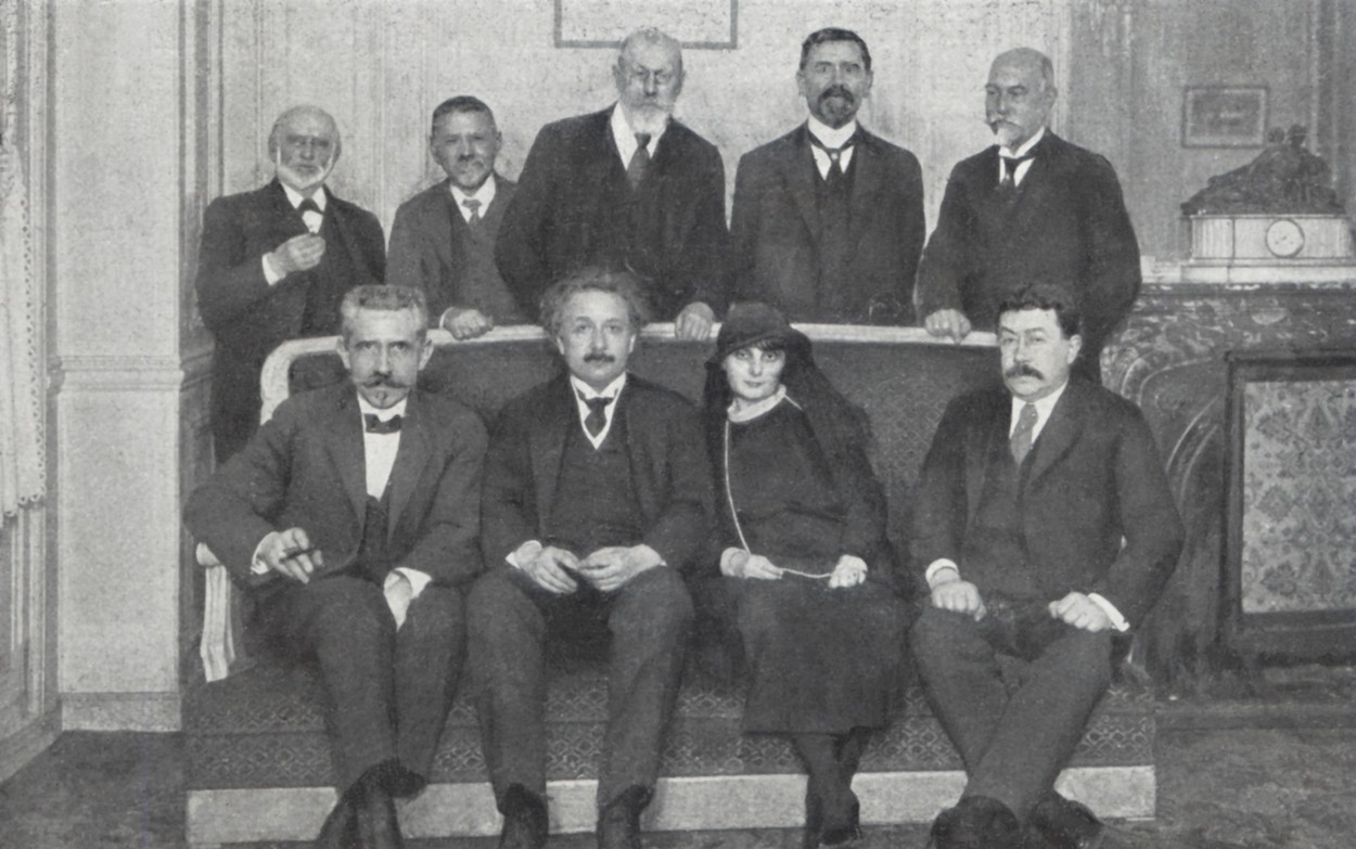 Opt lucruri neștiute despre Albert Einstein. S-a căsătorit cu verișoara sa primară și a avut o aventură cu o spioană rusă - Imaginea 19