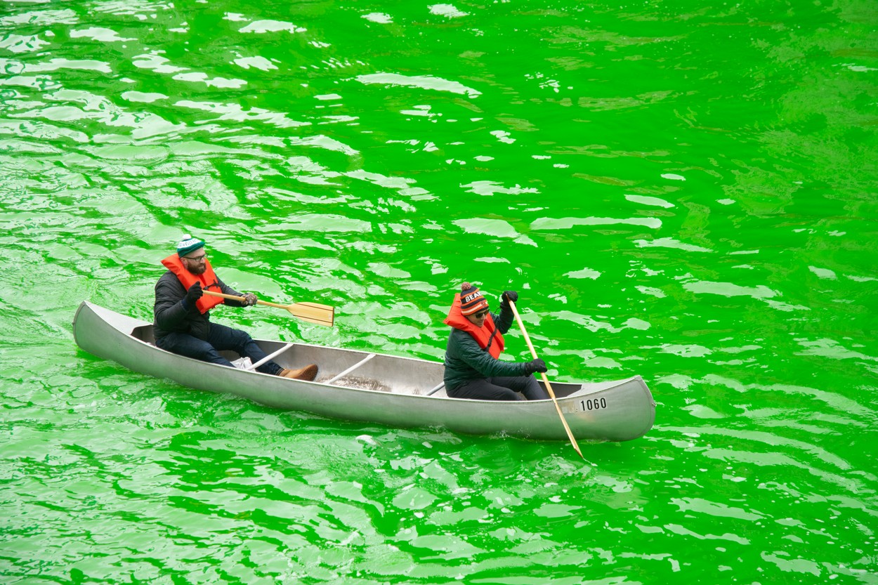 Râul Chicago, de un verde ieșit din comun. Cum a fost posibil. GALERIE FOTO - Imaginea 1