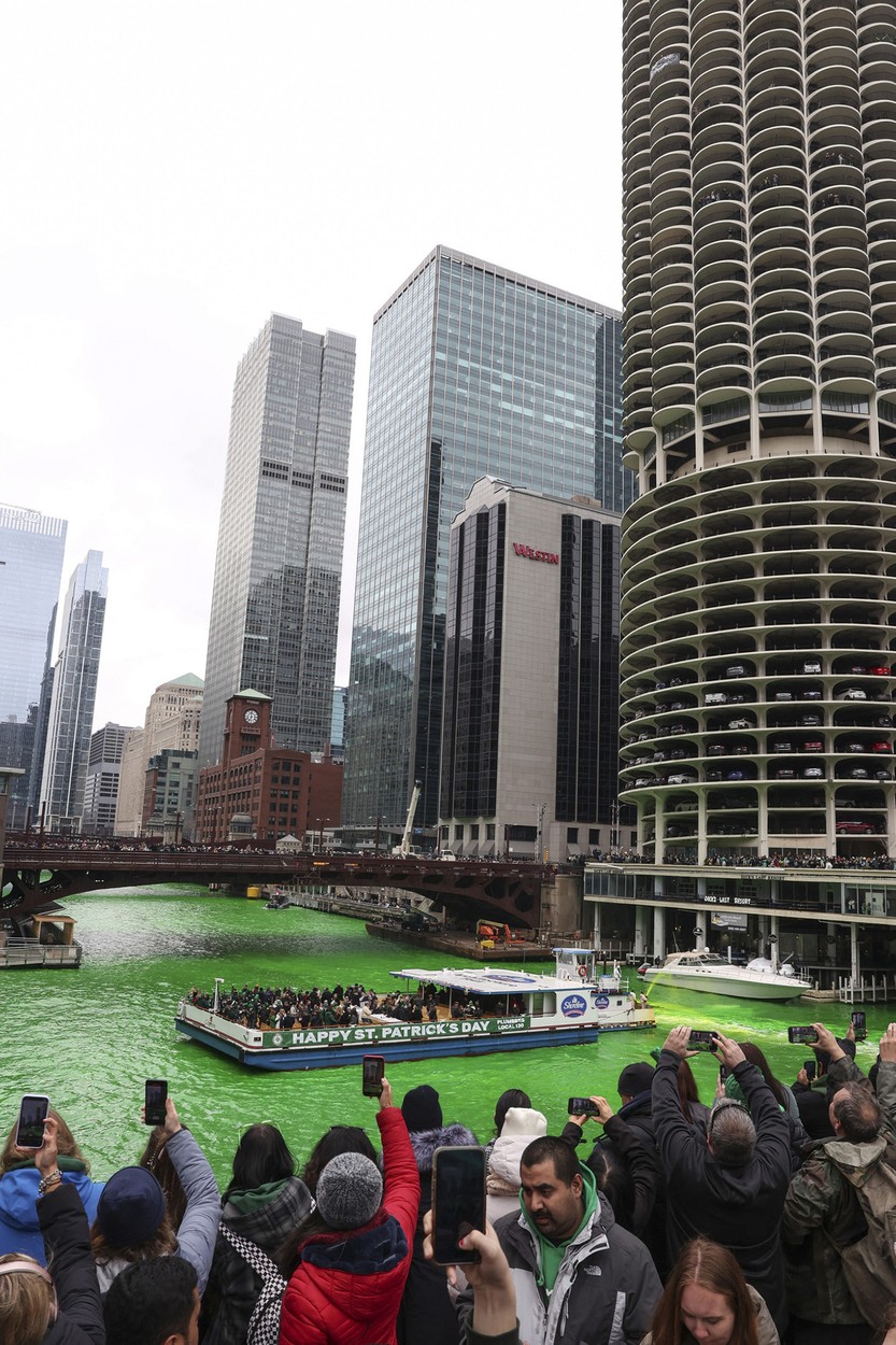 Râul Chicago, de un verde ieșit din comun. Cum a fost posibil. GALERIE FOTO - Imaginea 7