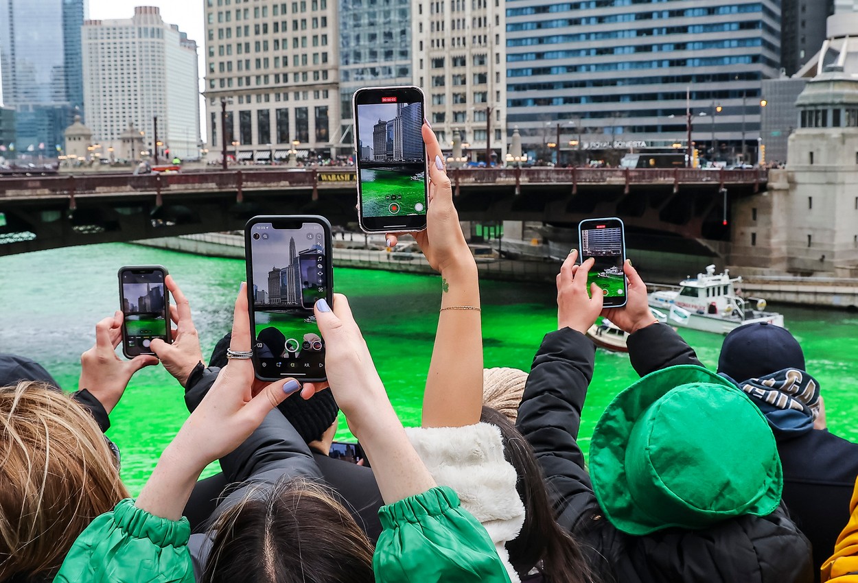 Râul Chicago, de un verde ieșit din comun. Cum a fost posibil. GALERIE FOTO - Imaginea 15