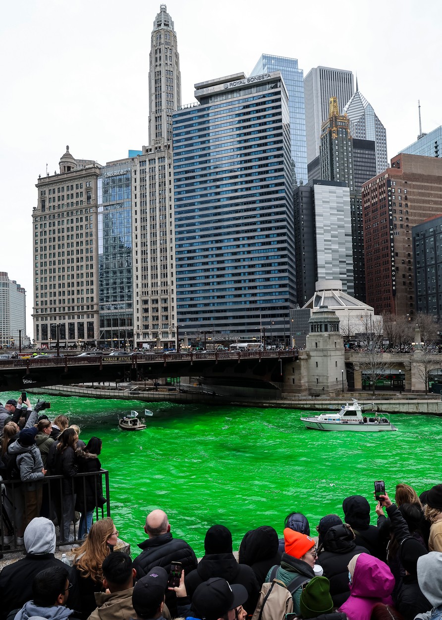 Râul Chicago, de un verde ieșit din comun. Cum a fost posibil. GALERIE FOTO - Imaginea 16