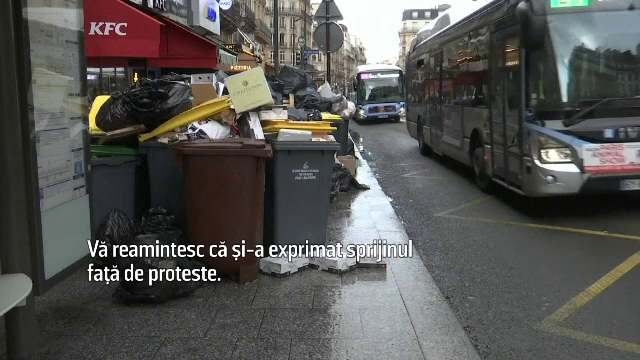 Parisul, transformat într-un imens coș de gunoi din cauza grevei gunoierilor. Protestele continuă în toată țara. GALERIE FOTO - Imaginea 6