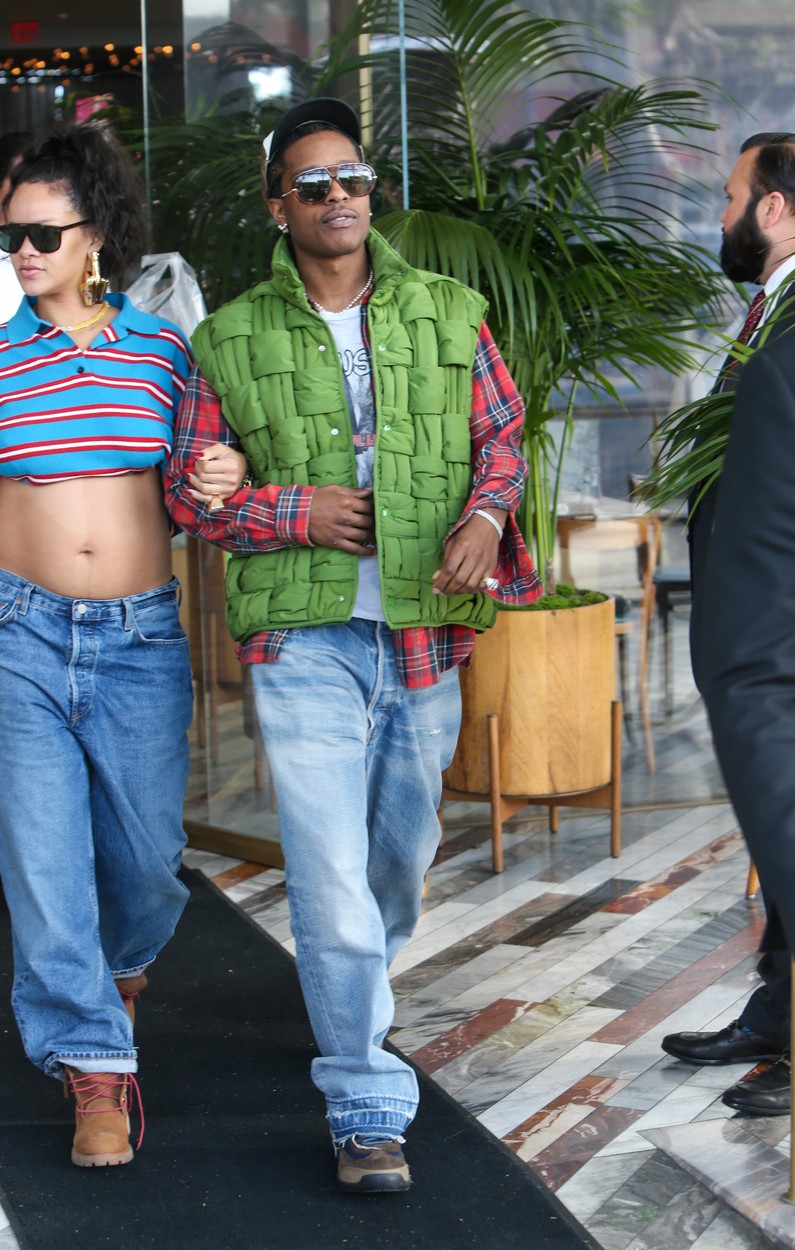 Rihanna și ASAP Rocky, mai îndrăgostiți ca niciodată. Cum au apărut pe străzile din California | GALERIE FOTO - Imaginea 3