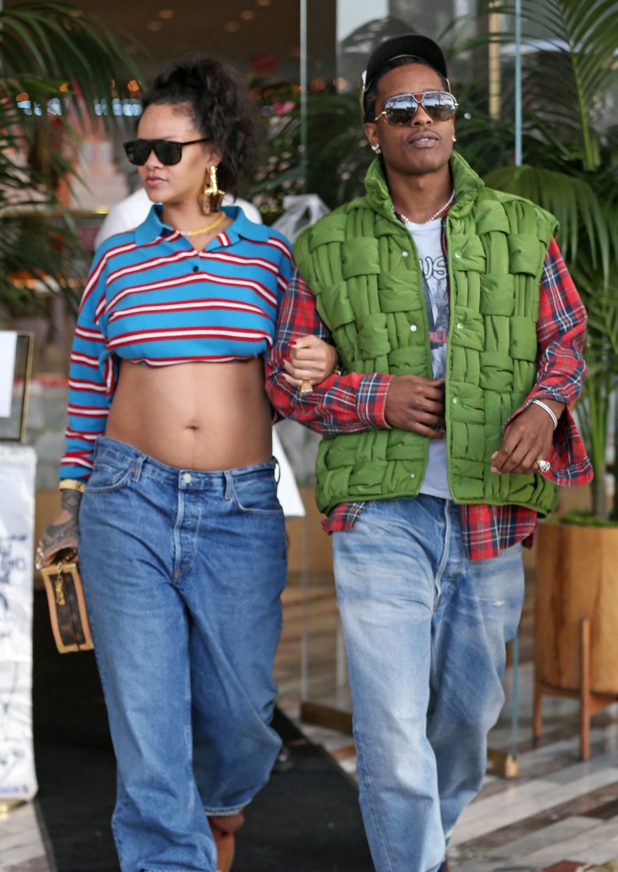 Rihanna și ASAP Rocky, mai îndrăgostiți ca niciodată. Cum au apărut pe străzile din California | GALERIE FOTO - Imaginea 9