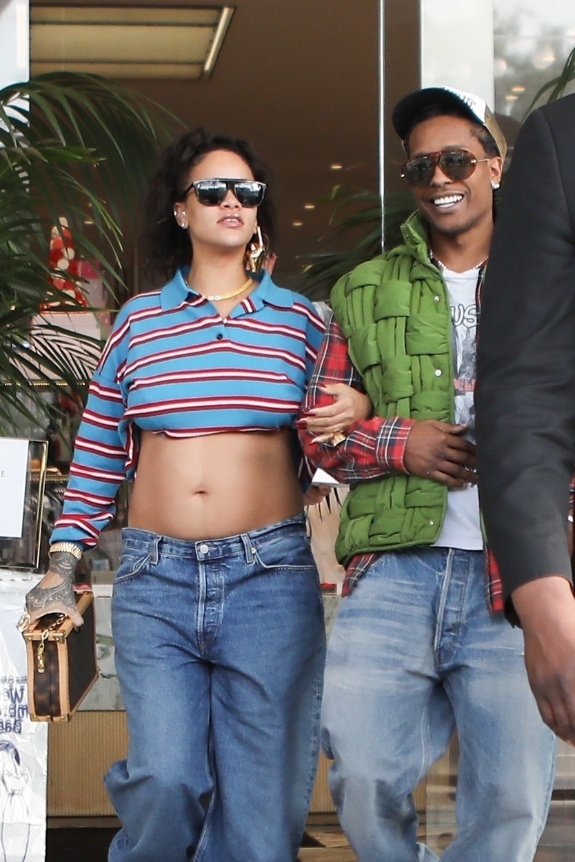 Rihanna și ASAP Rocky, mai îndrăgostiți ca niciodată. Cum au apărut pe străzile din California | GALERIE FOTO - Imaginea 17