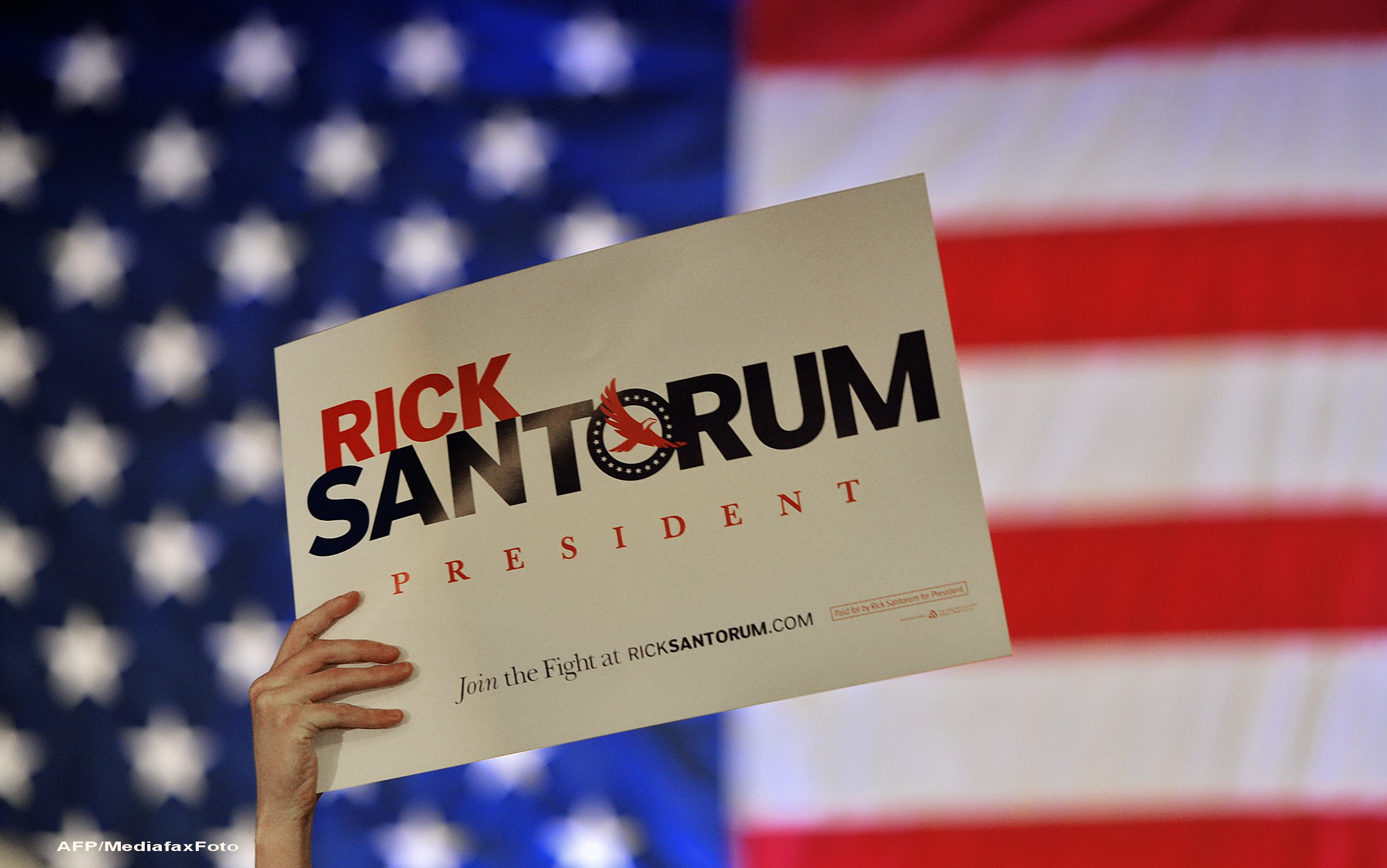 Alegeri in SUA. Fostul candidat la investitura republicana Rick Santorum il sustine pe Mitt Romney
