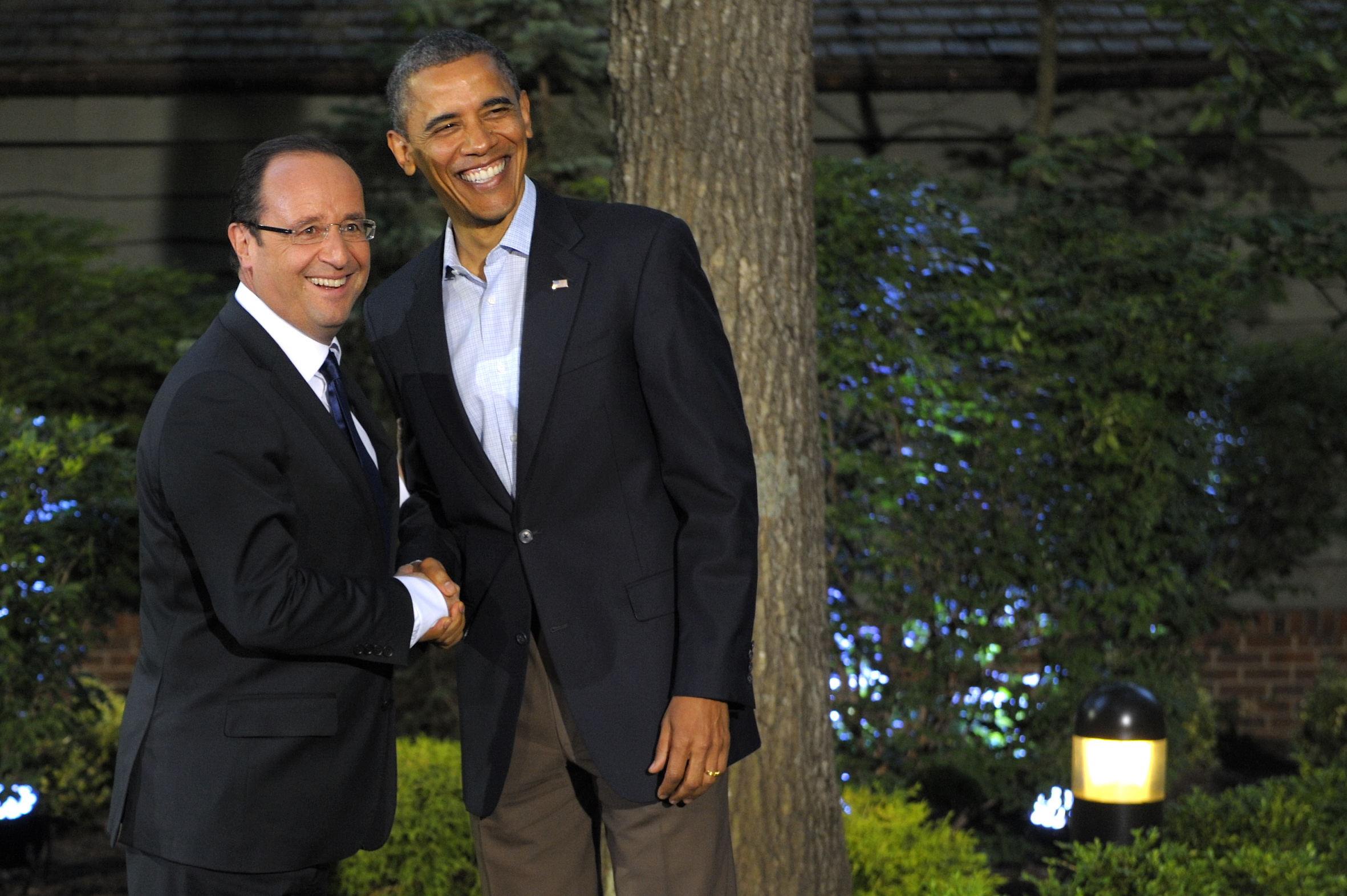 Francois Hollande cere Statelor Unite sa inceteze 