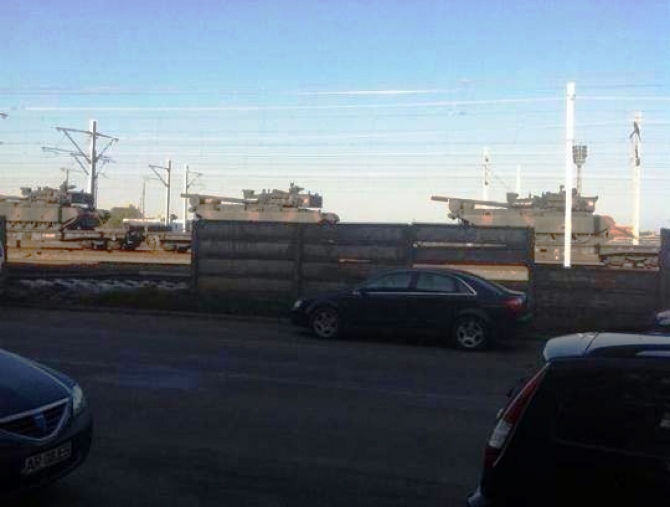 Raspunsul MApN dupa ce tancuri transportate pe calea ferata au fost fotografiate in Arad. Update: VIDEO cu un alt transport
