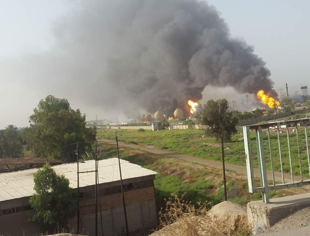 Explozii la o uzina din Bagdad. 14 morti si 21 de raniti in urma unor atacuri sinucigase, instrumentate de ISIS. VIDEO