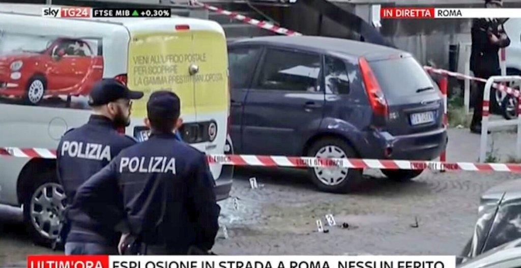 Explozie produsa in Roma: masini de pompieri si genisti, trimisi la fata locului. Autoritatile suspecteaza grupari anarhiste