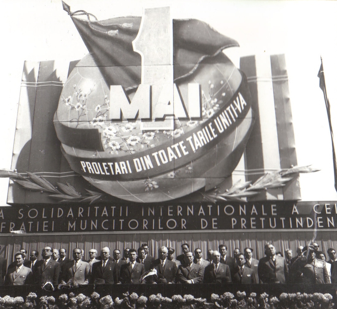 1 Mai Muncitoresc. FOTO de arhivă cu sărbătoarea muncii în timpul regimului  Ceaușescu - Stirileprotv.ro