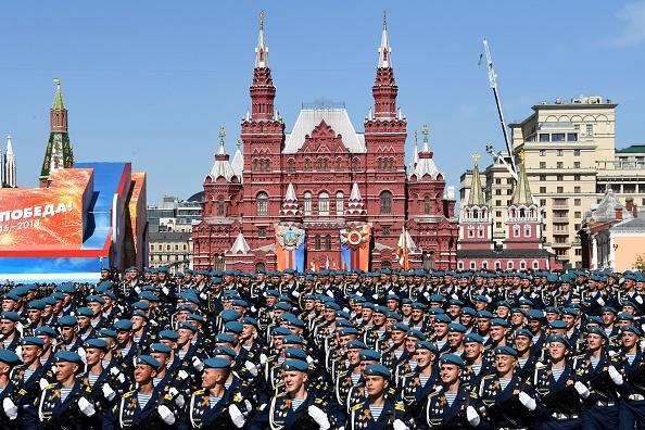 Paradă de Ziua Victoriei, la Moscova. Armata rusă și-a etalat armele de ultimă generație. FOTO