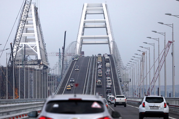 ”Ucraina ar trebui să bombardeze podul din Crimeea”. Ambasada Rusiei a reacționat
