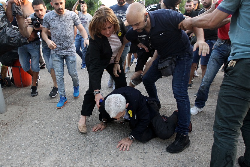 Primarul din Salonic, în vârstă de 75 de ani, bătut de extremişti pe stradă