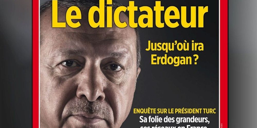 Macron reacţionează după ce un afiş al unei reviste critice cu Erdogan a fost înlăturat