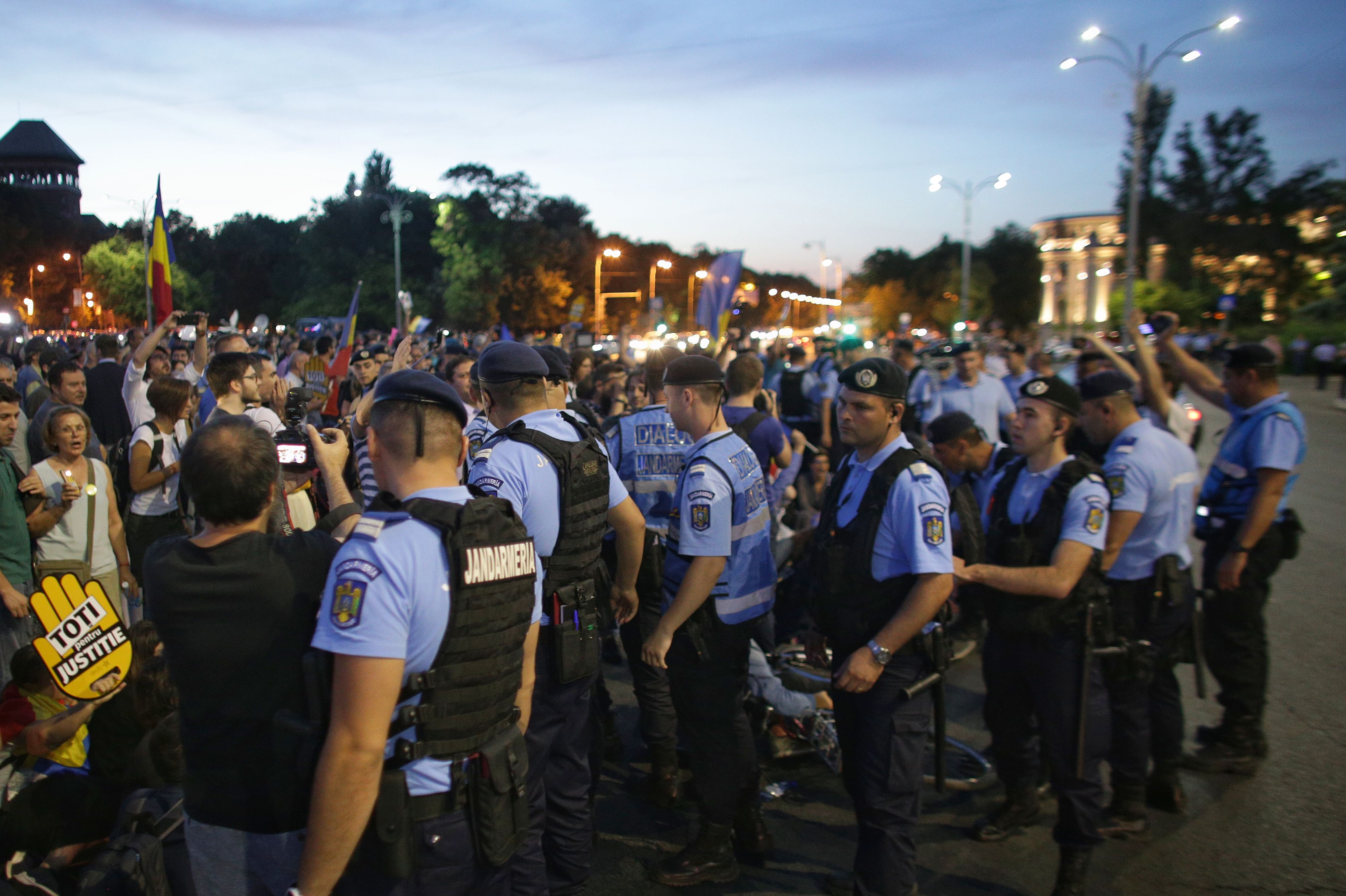 Jandarmerie: Protestul #rezist anunţat sâmbătă în Piaţa Victoriei nu are autorizaţie