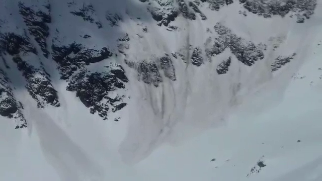 Risc foarte mare de avalanşe în Munţii Făgăraş, la altitudini de peste 1.800 de metri