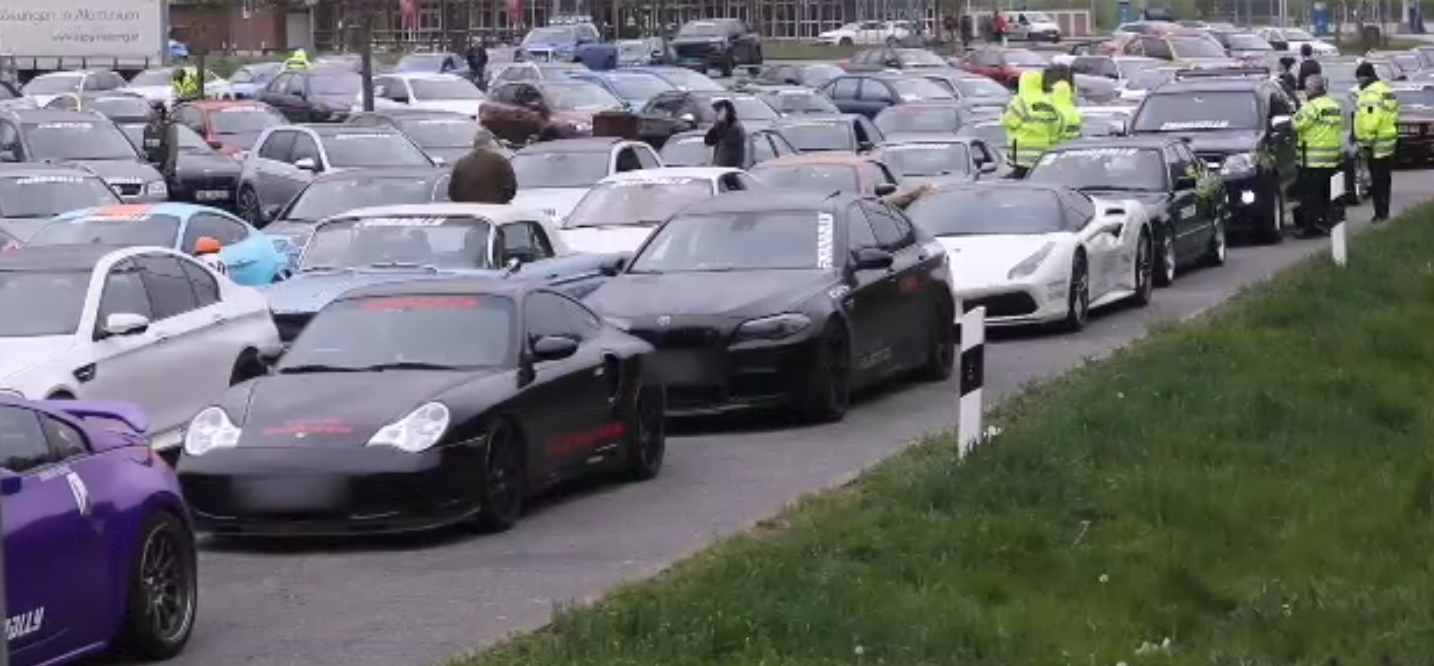 Poliţia germană a confiscat 120 de mașini sport care participau la un raliu