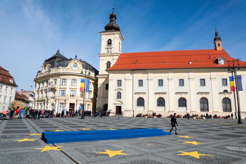 Summitul de Sibiu, marcat de trei proteste diferite. Au intervenit jandarmii. FOTO - Imaginea 1