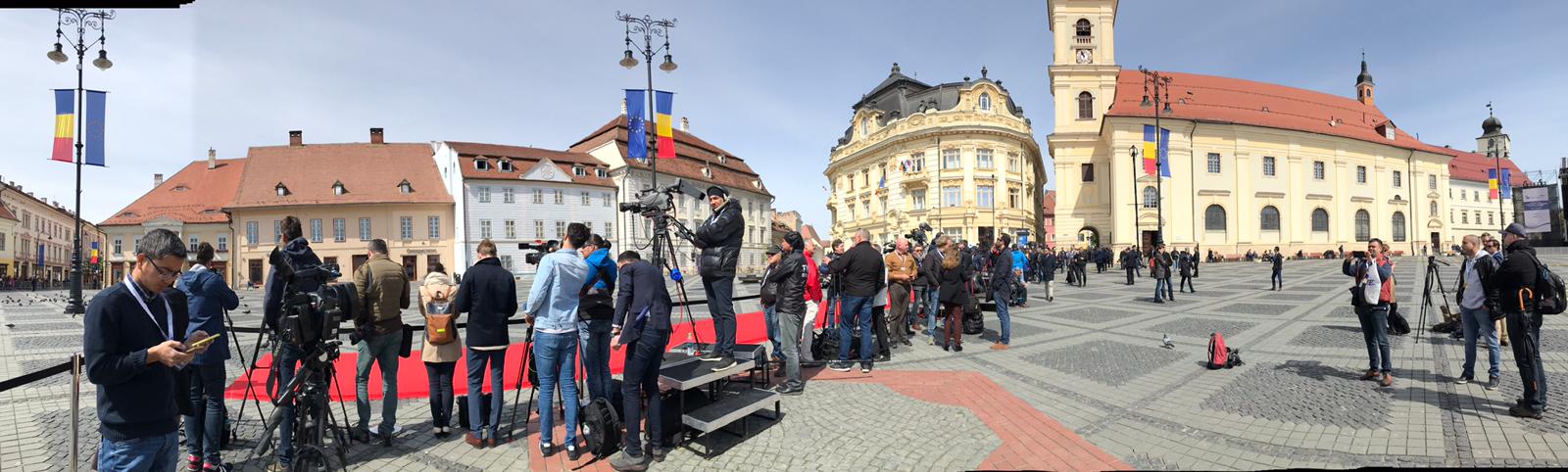 Summitul de Sibiu, marcat de trei proteste diferite. Au intervenit jandarmii. FOTO - Imaginea 2