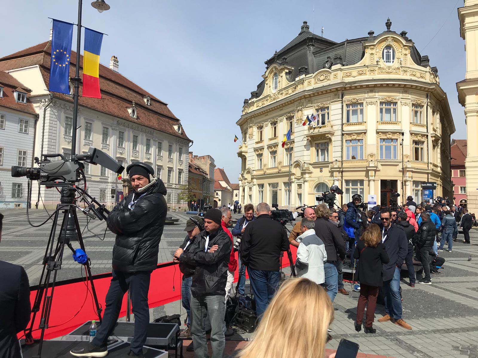 Summitul de Sibiu, marcat de trei proteste diferite. Au intervenit jandarmii. FOTO - Imaginea 3