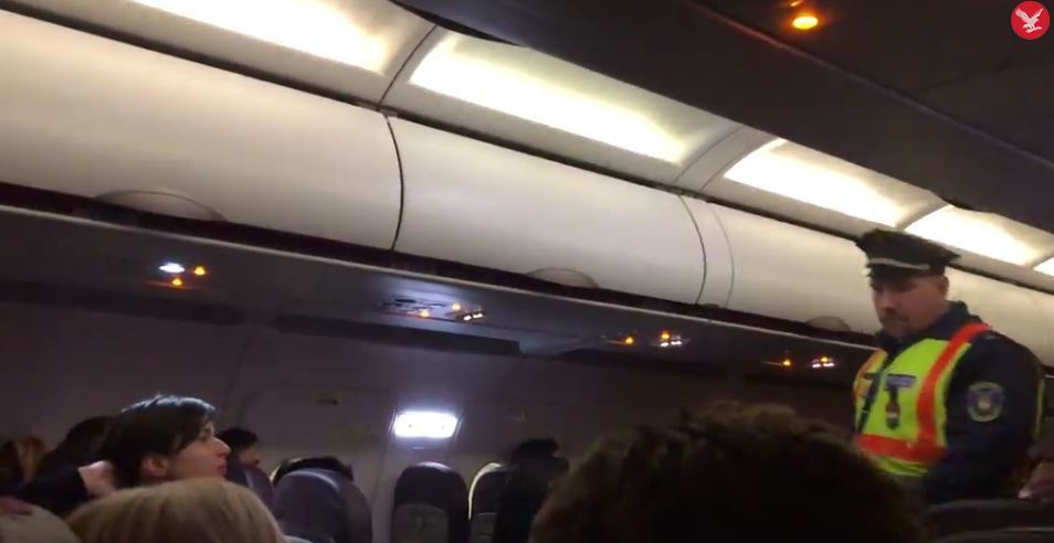 Bătaie la bordul unui avion Wizz Air, între pasageri beți. Reacția piloților - Imaginea 4