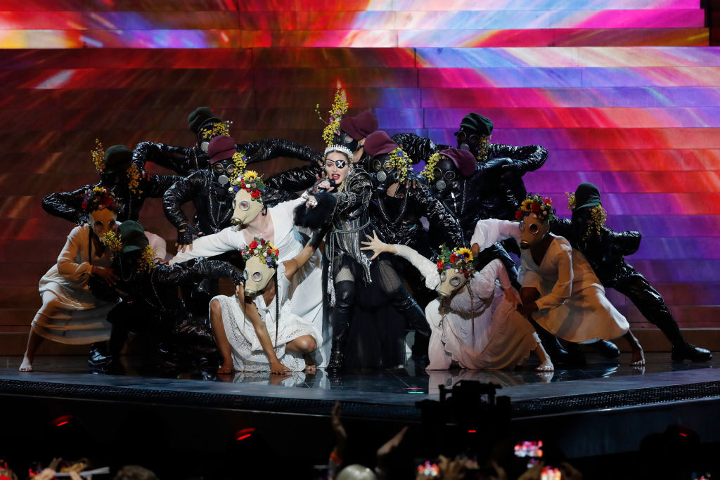 Madonna, moment controversat la Eurovision. Gestul care i-a înfuriat pe organizatori. FOTO - Imaginea 1