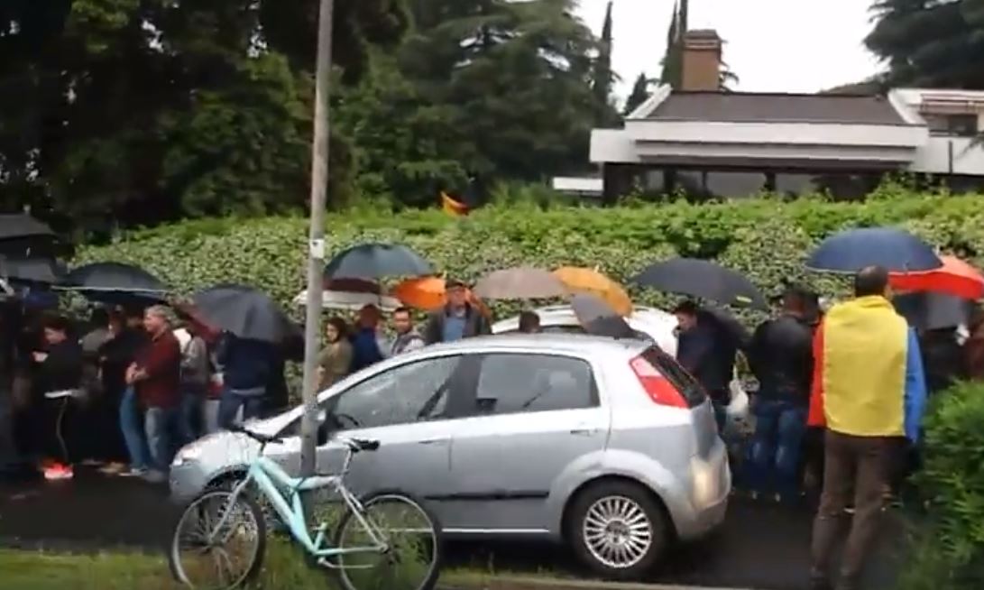 Alegeri europarlamentare 2019. Românii stau la cozi uriașe pentru a vota la Roma. VIDEO - Imaginea 2