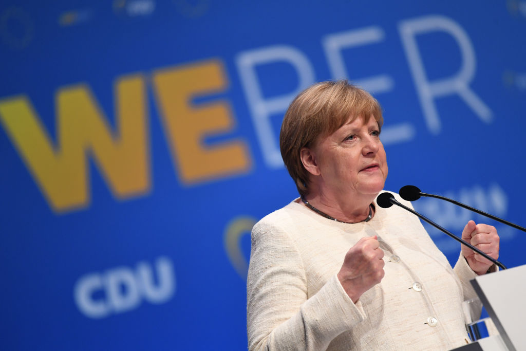 Angela Merkel a primit la rapel ser Moderna, după prima doză de vaccin AstraZeneca