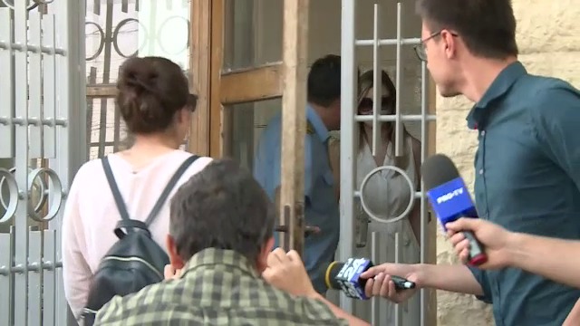Irina Tănase l-a vizitat pe Dragnea la Penitenciarul Rahova. GALERIE FOTO - Imaginea 2