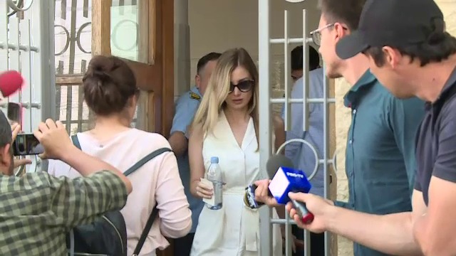 Irina Tănase l-a vizitat pe Dragnea la Penitenciarul Rahova. GALERIE FOTO - Imaginea 1