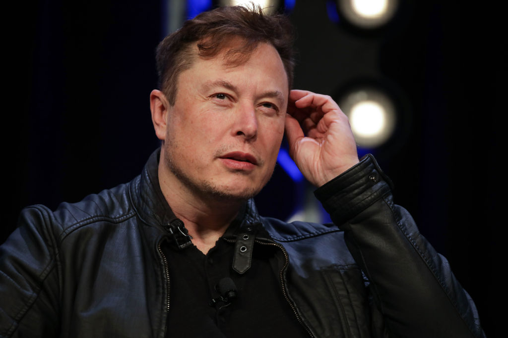Elon Musk s-a testat de patru ori pentru COVID-19. 