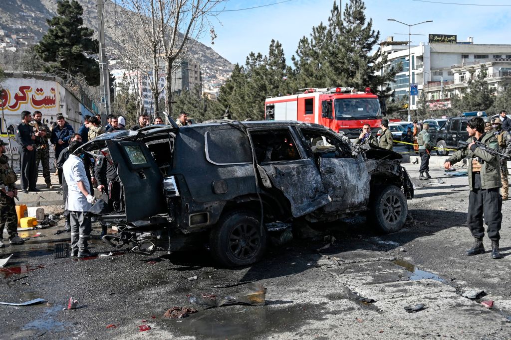 Cel puţin 21 de morţi şi 90 de răniţi în Afganistan, într-un atac cu mașină capcană