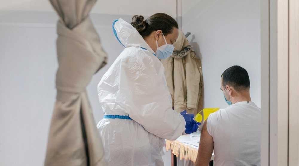 Guvernul Serbiei va oferi 25 de euro fiecărei persoane care se vaccinează împotriva Covid-19