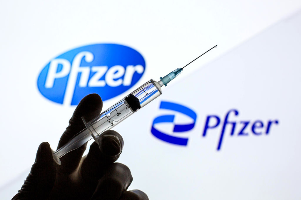 Studiu: A treia doză de Pfizer are efecte secundare similiare cu cea de-a doua