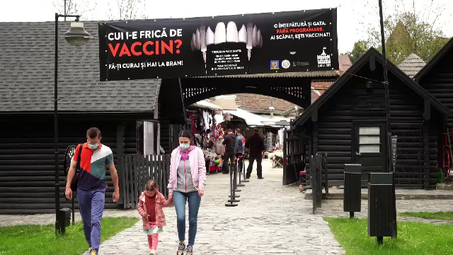 Maraton de vaccinare la Castelul Bran. Ce primesc cei care decid să se vaccineze aici