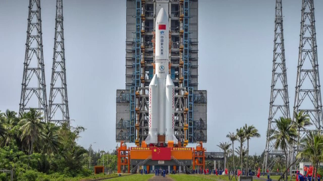 Rămășițele rachetei chinezești scăpată de sub control vor ajunge în atmosferă duminică: ”Se prăbușește necontrolat”