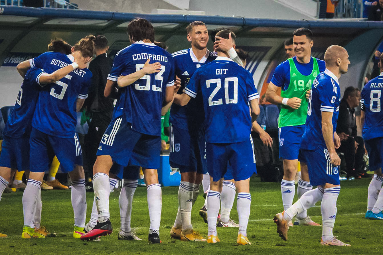 VIDEO. FC U Craiova a promovat în Liga 1. Jucătorii au încins hora pe „Ion Oblemenco”