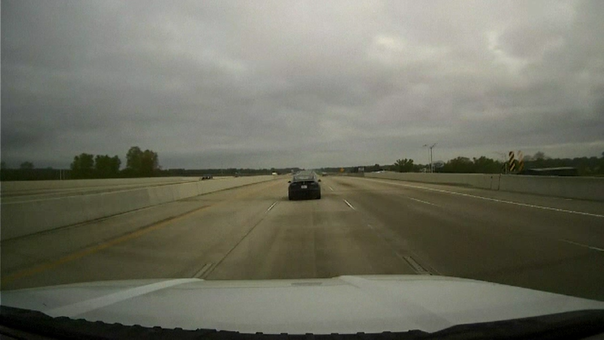Şoferul unei Tesla a fost prins dormind la volan pe o autostradă din Wisconsin
