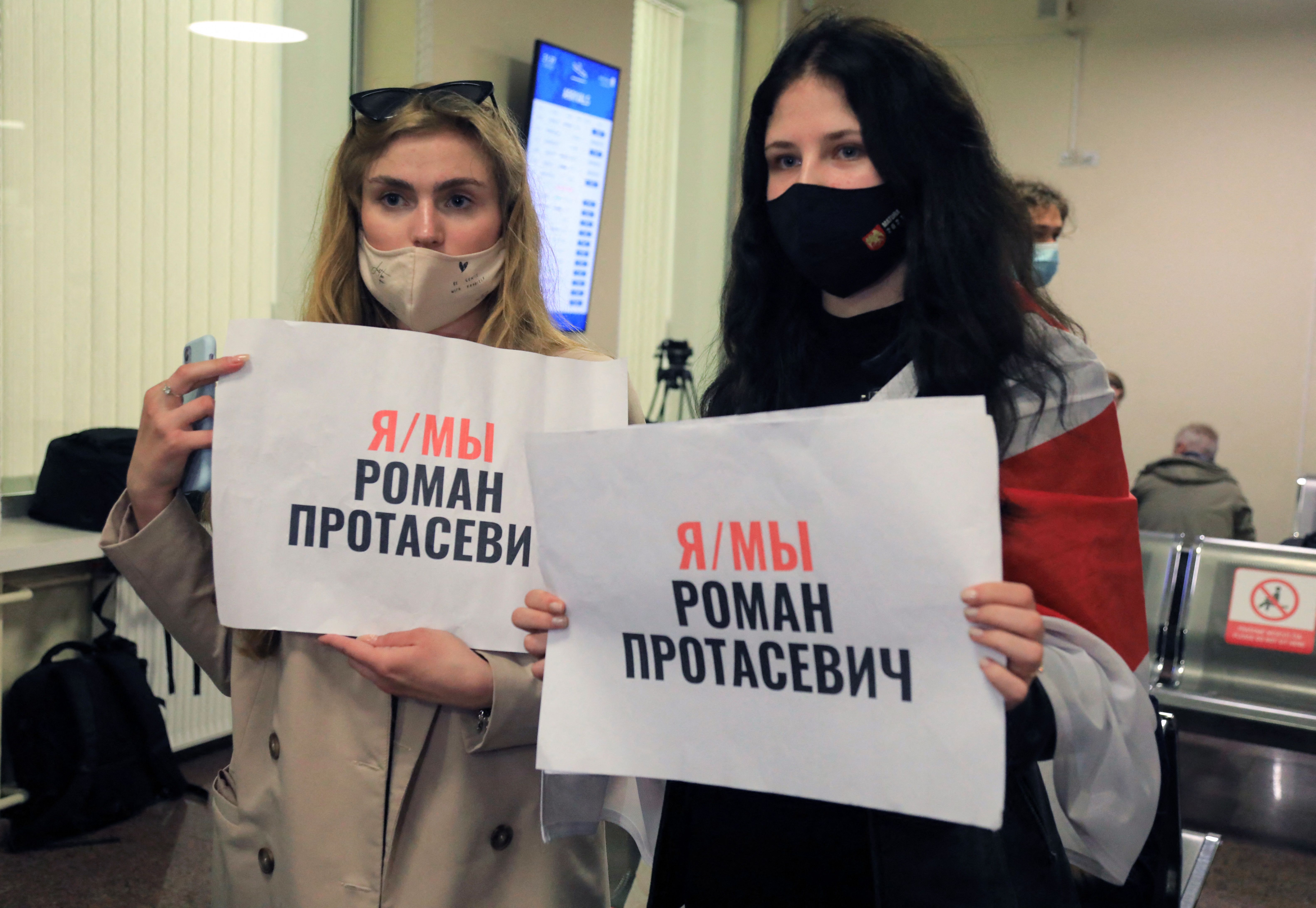 Cine sunt cei cinci pasageri care au rămas la Minsk, împreună cu jurnalistul arestat Roman Protasevici