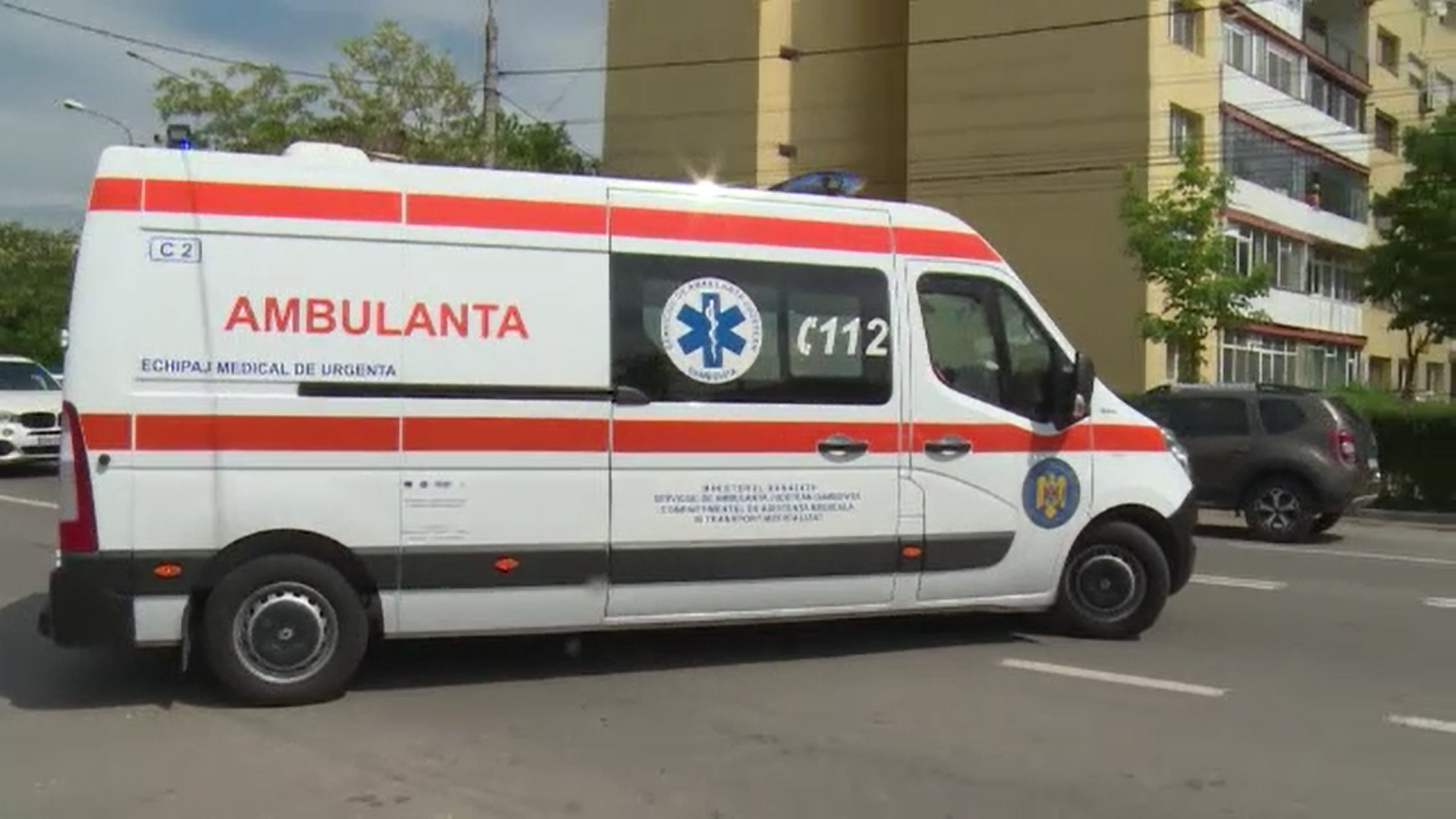 O femeie și doi copii mici au fost izbiți de o maşină pe o trecere de pietoni din Târgovişte