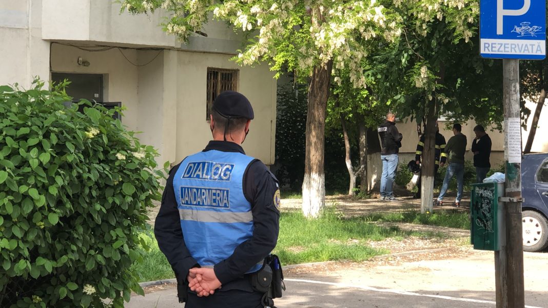 Alertă în Botoșani, după ce o femeie a fost sechestrată într-un apartament. Un negociator a fost trimis la fața locului